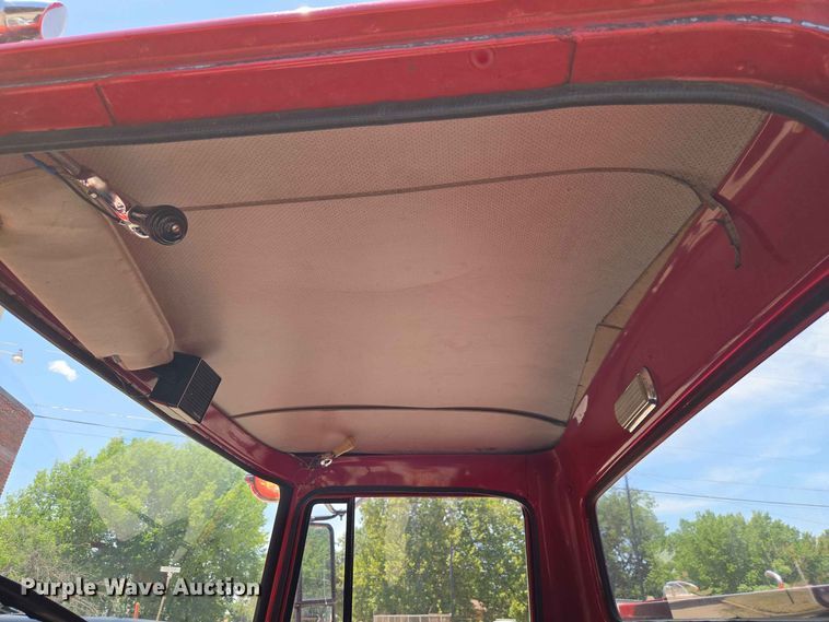 image for item EW8603 1972 International LOADSTAR1700 pumper fire truck