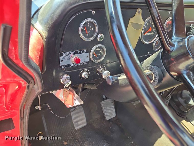 image for item EW8603 1972 International LOADSTAR1700 pumper fire truck