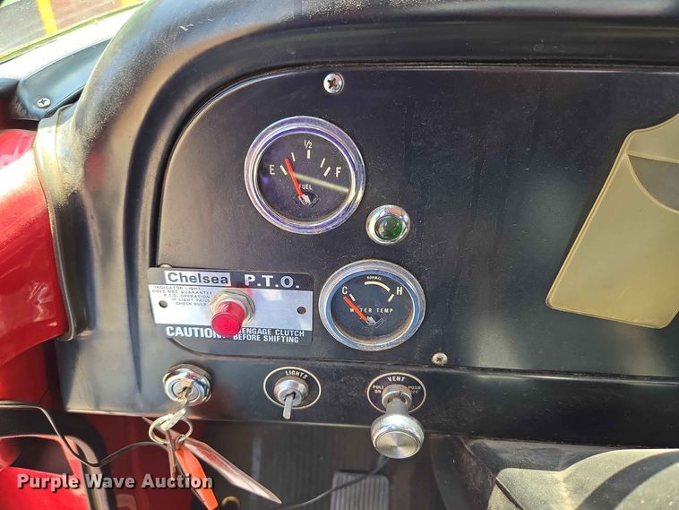 image for item EW8603 1972 International LOADSTAR1700 pumper fire truck