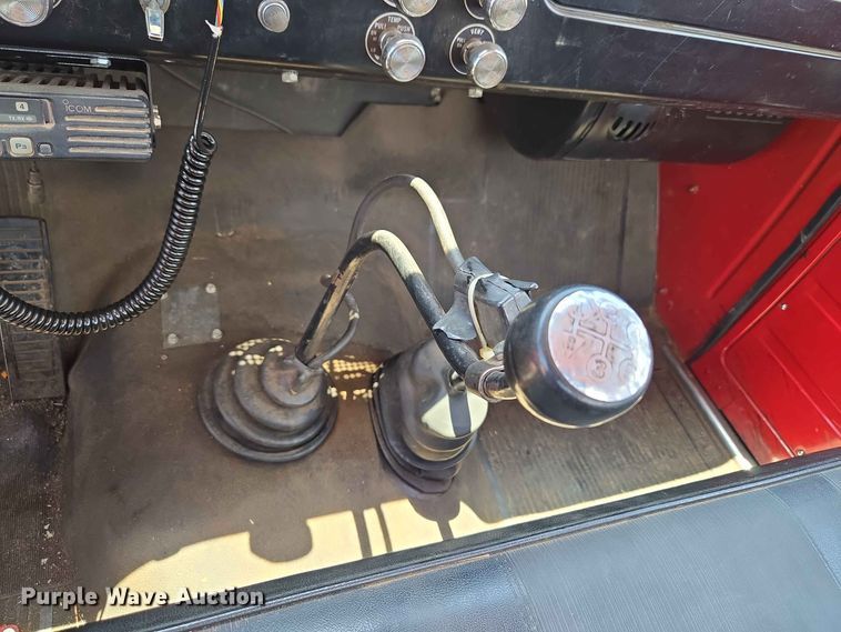 image for item EW8603 1972 International LOADSTAR1700 pumper fire truck