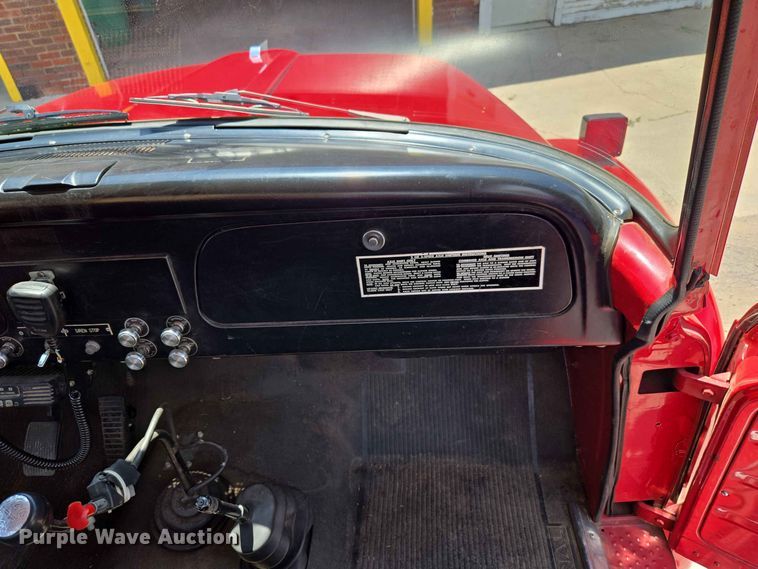 image for item EW8603 1972 International LOADSTAR1700 pumper fire truck