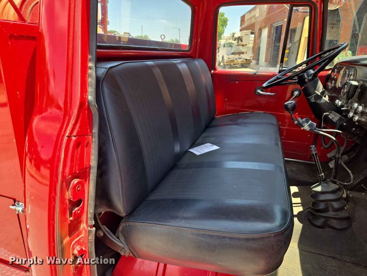 image for item EW8603 1972 International LOADSTAR1700 pumper fire truck
