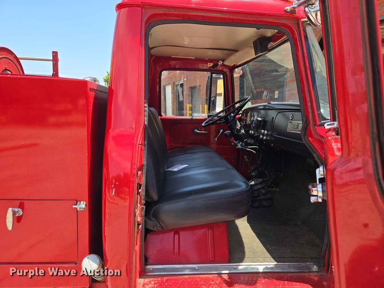 image for item EW8603 1972 International LOADSTAR1700 pumper fire truck