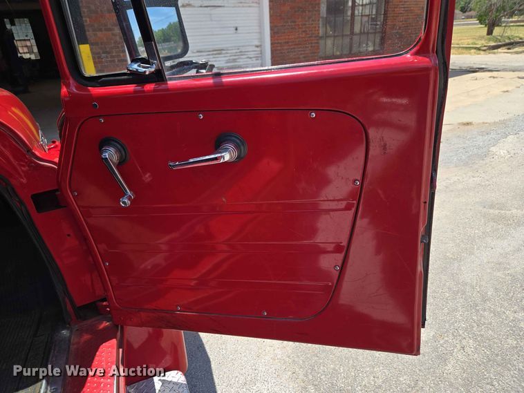 image for item EW8603 1972 International LOADSTAR1700 pumper fire truck
