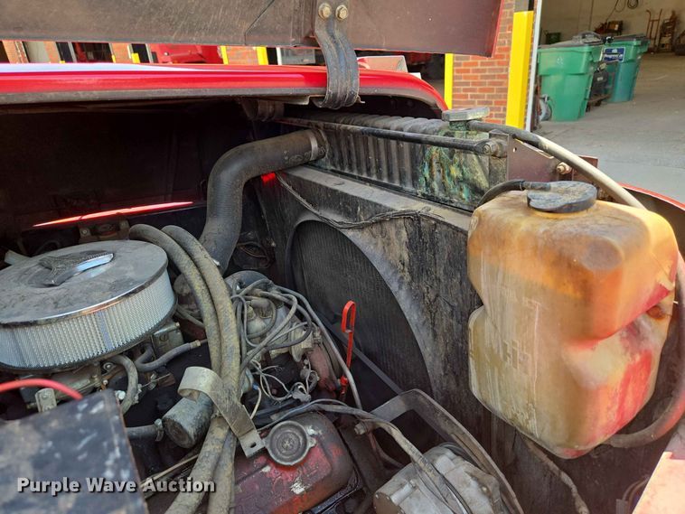 image for item EW8603 1972 International LOADSTAR1700 pumper fire truck