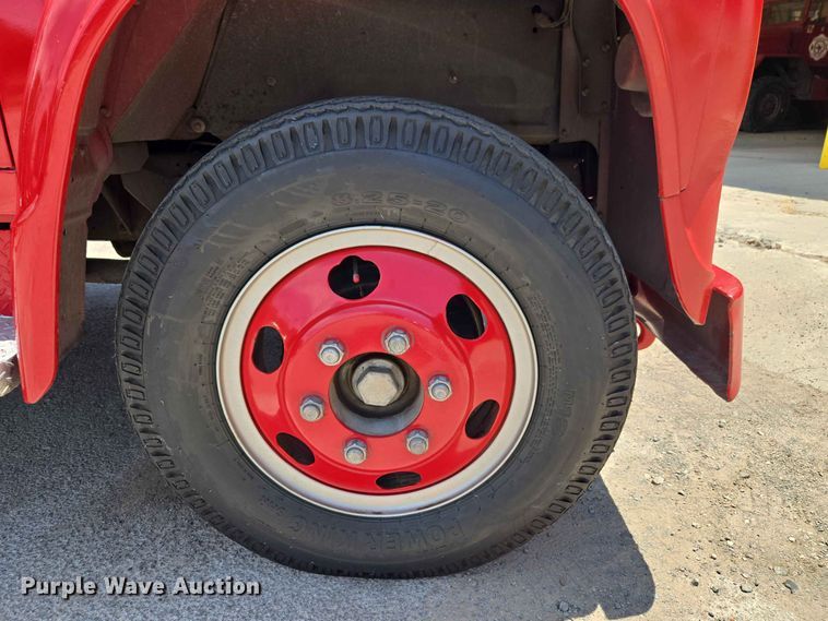 image for item EW8603 1972 International LOADSTAR1700 pumper fire truck