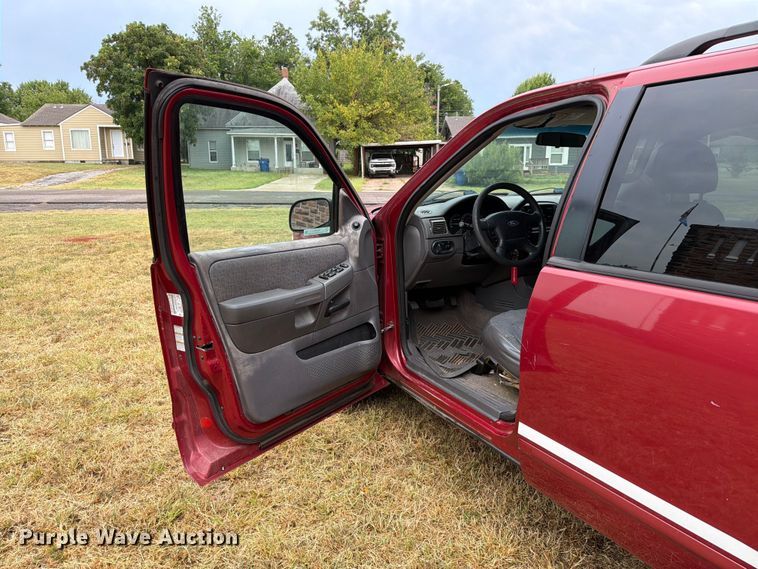 image for item EW8641 2002 Ford Explorer SUV