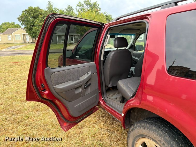 image for item EW8641 2002 Ford Explorer SUV