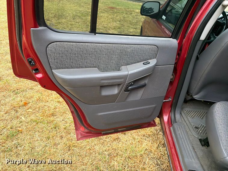 image for item EW8641 2002 Ford Explorer SUV