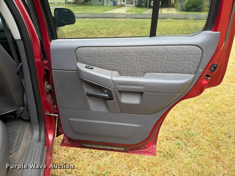 image for item EW8641 2002 Ford Explorer SUV