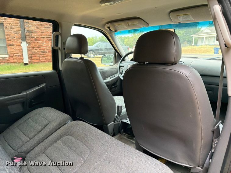 image for item EW8641 2002 Ford Explorer SUV
