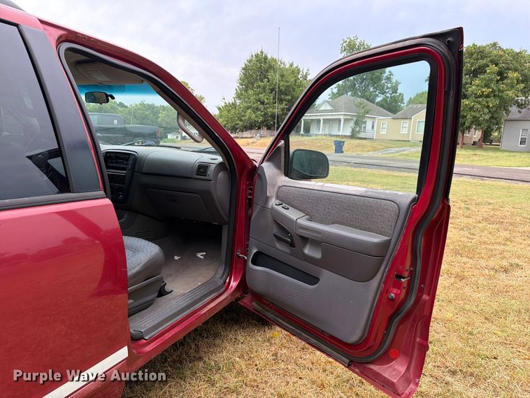 image for item EW8641 2002 Ford Explorer SUV
