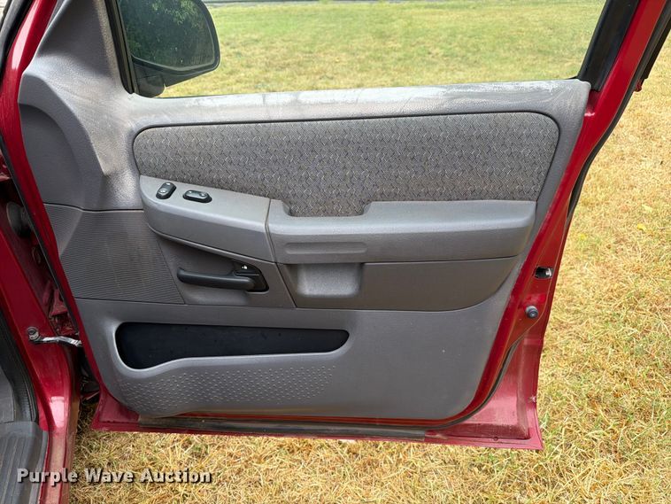 image for item EW8641 2002 Ford Explorer SUV