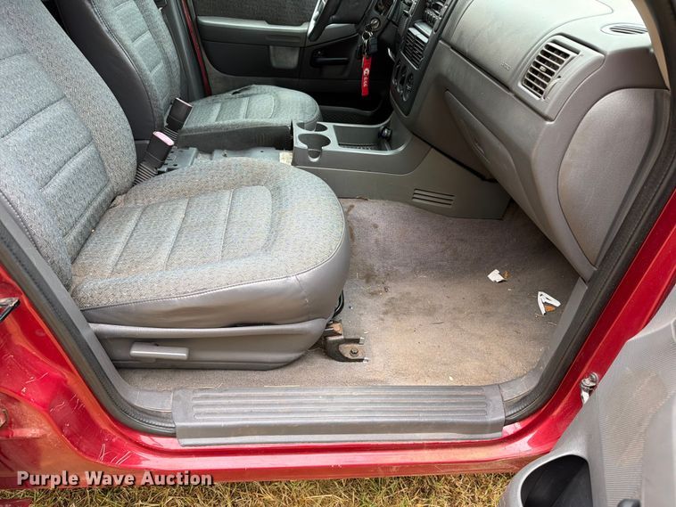 image for item EW8641 2002 Ford Explorer SUV