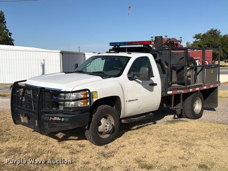 2008 Chevrolet Silverado 3500HD flatbed pickup truck
