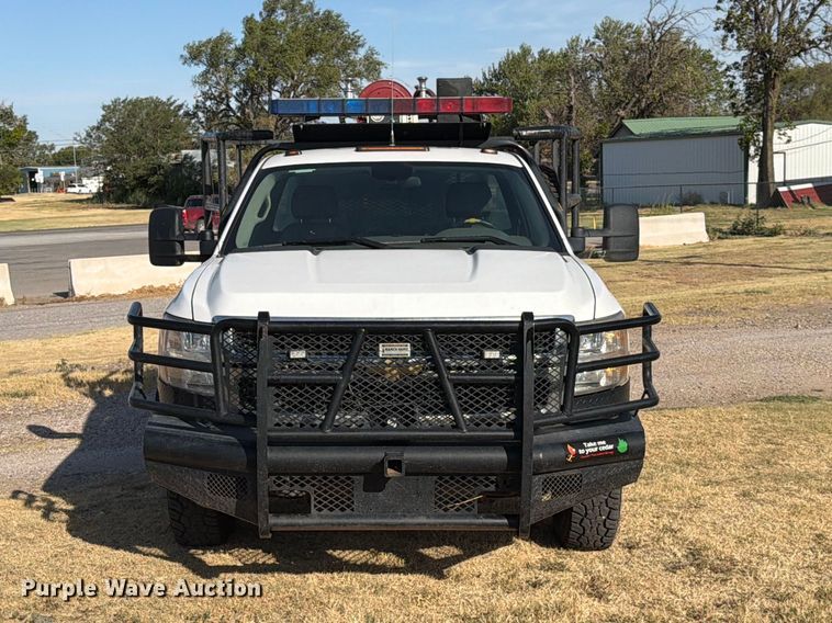 image for item EX0011 2008 Chevrolet Silverado 3500HD flatbed pickup truck