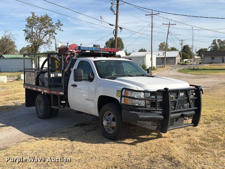 image for item EX0011 2008 Chevrolet Silverado 3500HD flatbed pickup truck