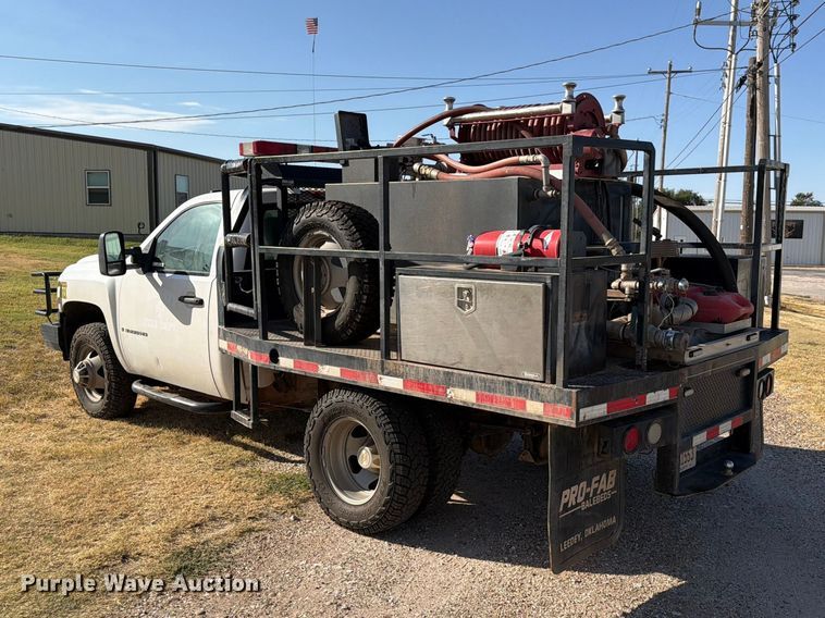 image for item EX0011 2008 Chevrolet Silverado 3500HD flatbed pickup truck