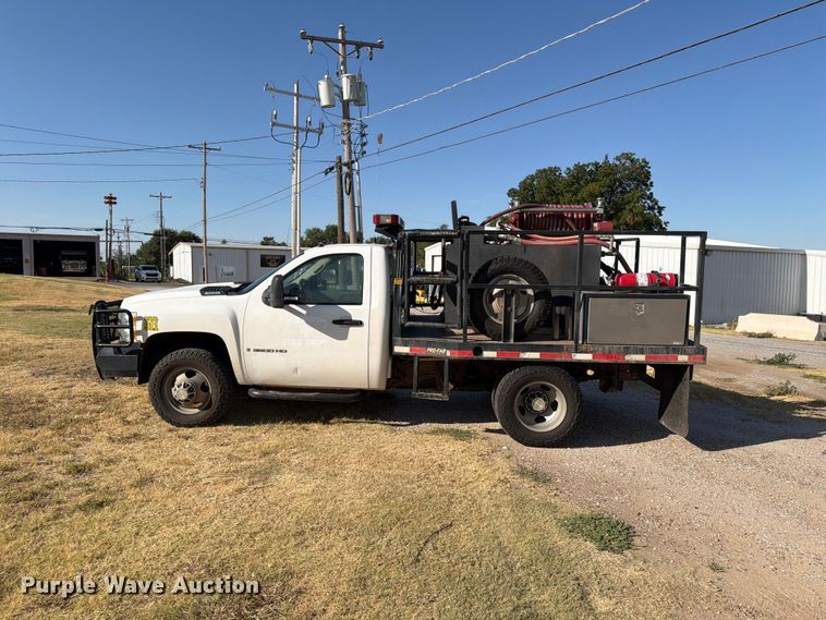 image for item EX0011 2008 Chevrolet Silverado 3500HD flatbed pickup truck