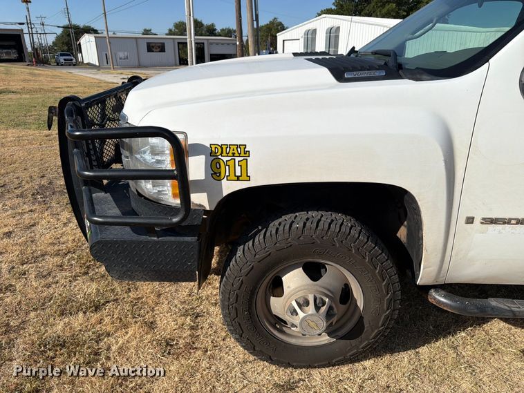 image for item EX0011 2008 Chevrolet Silverado 3500HD flatbed pickup truck