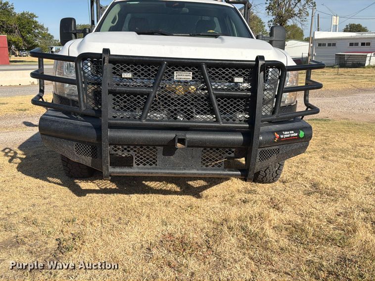 image for item EX0011 2008 Chevrolet Silverado 3500HD flatbed pickup truck