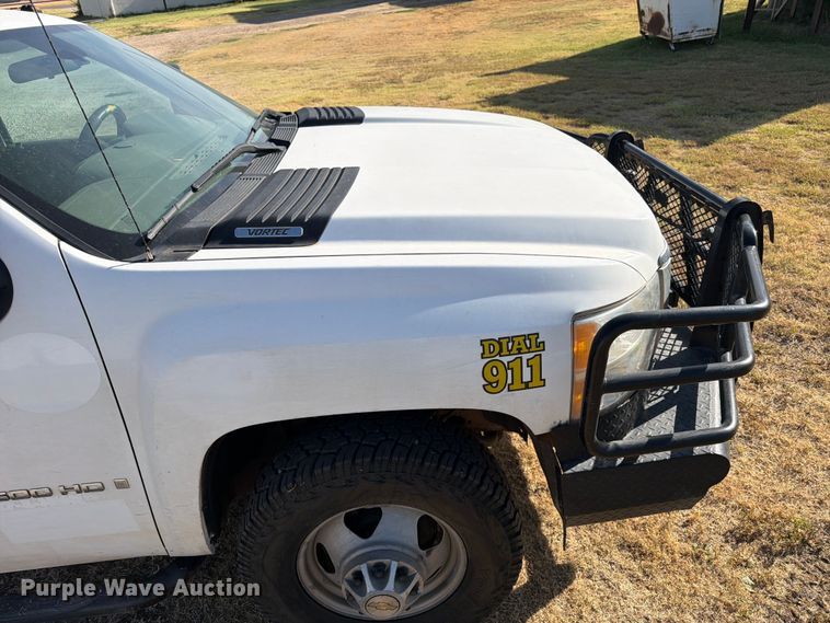 image for item EX0011 2008 Chevrolet Silverado 3500HD flatbed pickup truck