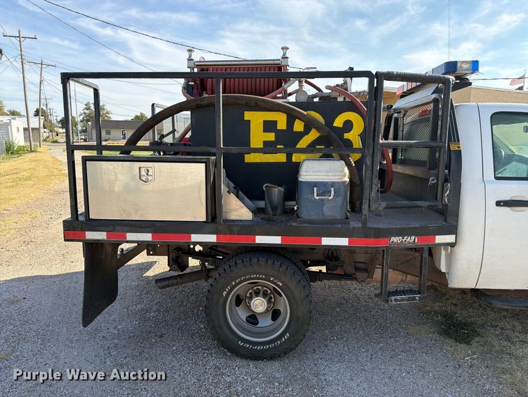 image for item EX0011 2008 Chevrolet Silverado 3500HD flatbed pickup truck