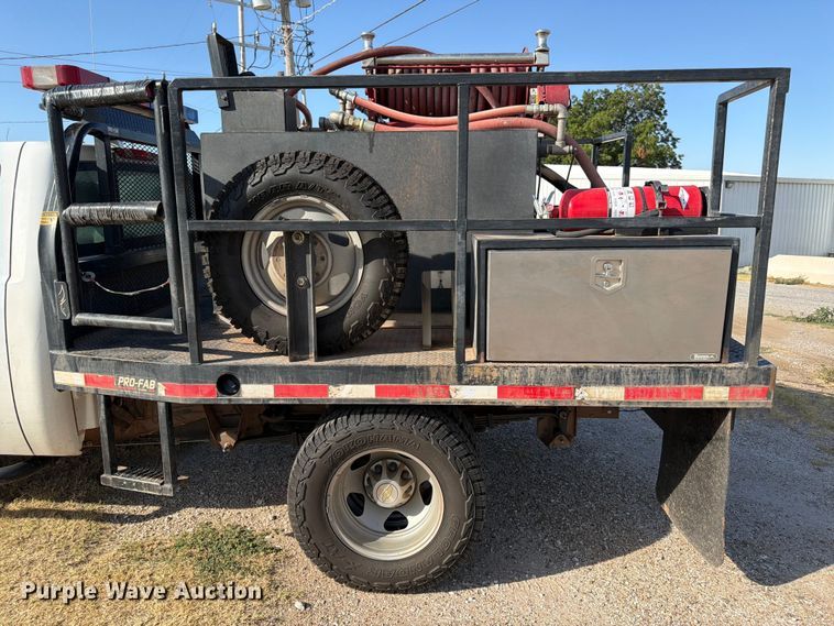 image for item EX0011 2008 Chevrolet Silverado 3500HD flatbed pickup truck