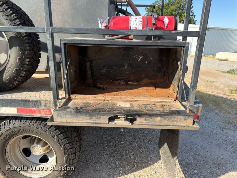 image for item EX0011 2008 Chevrolet Silverado 3500HD flatbed pickup truck