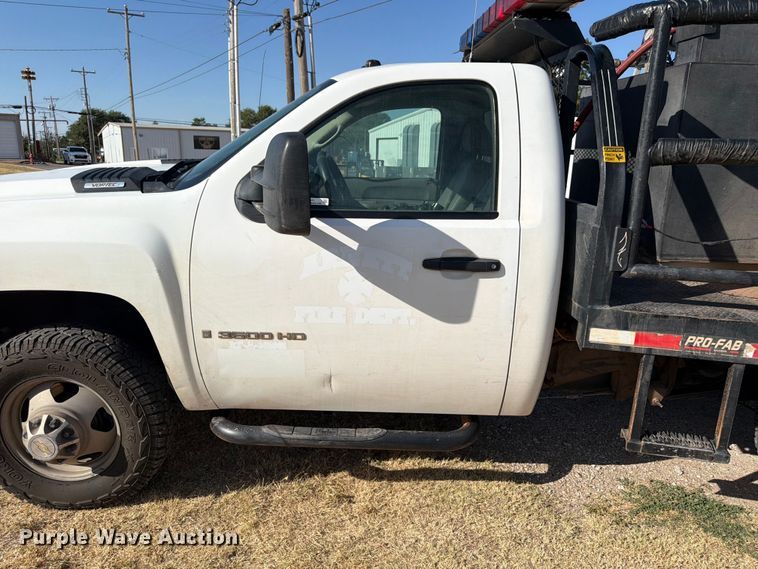image for item EX0011 2008 Chevrolet Silverado 3500HD flatbed pickup truck