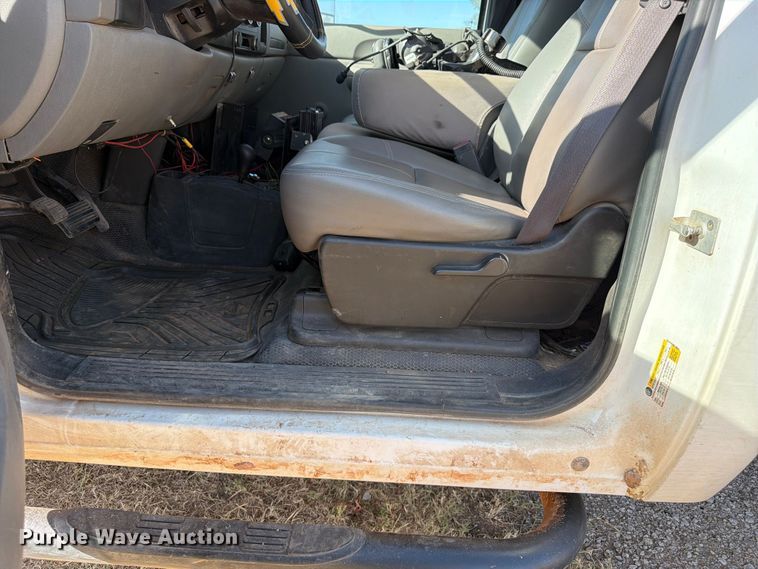 image for item EX0011 2008 Chevrolet Silverado 3500HD flatbed pickup truck