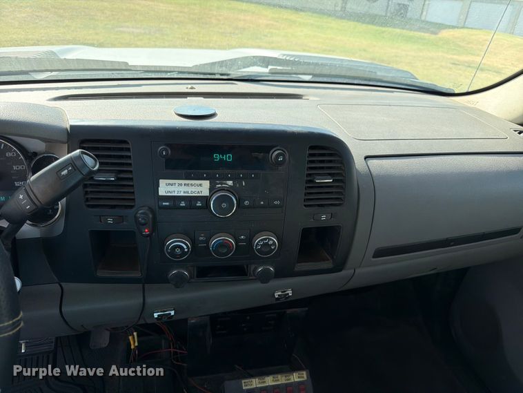 image for item EX0011 2008 Chevrolet Silverado 3500HD flatbed pickup truck