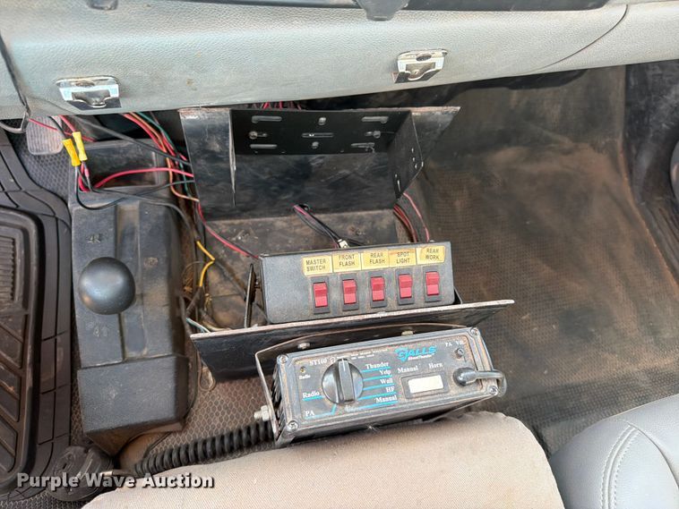 image for item EX0011 2008 Chevrolet Silverado 3500HD flatbed pickup truck