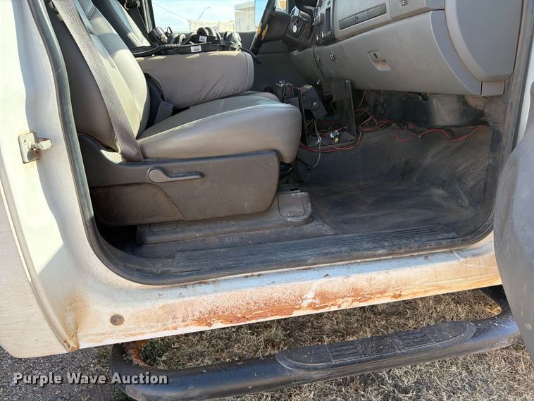 image for item EX0011 2008 Chevrolet Silverado 3500HD flatbed pickup truck