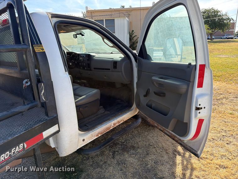 image for item EX0011 2008 Chevrolet Silverado 3500HD flatbed pickup truck