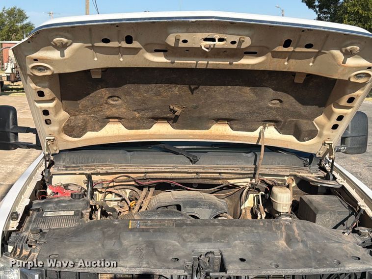 image for item EX0011 2008 Chevrolet Silverado 3500HD flatbed pickup truck