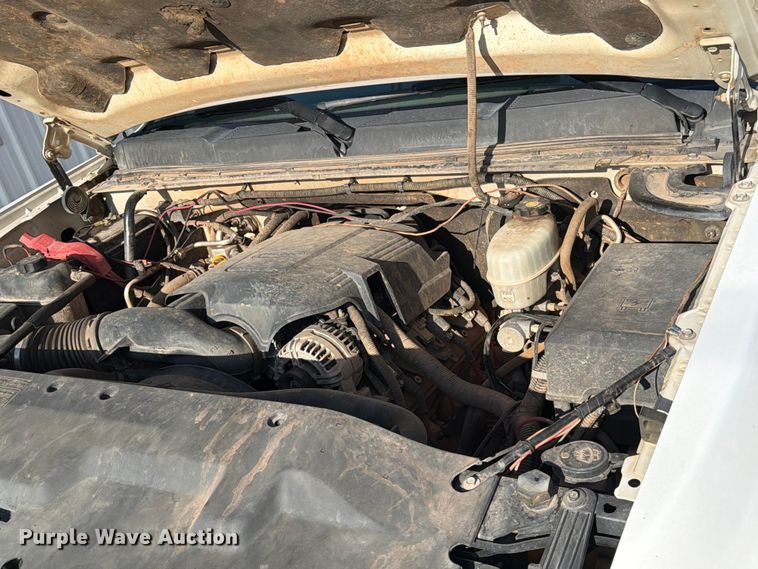 image for item EX0011 2008 Chevrolet Silverado 3500HD flatbed pickup truck