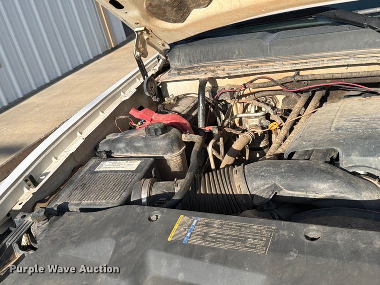 image for item EX0011 2008 Chevrolet Silverado 3500HD flatbed pickup truck