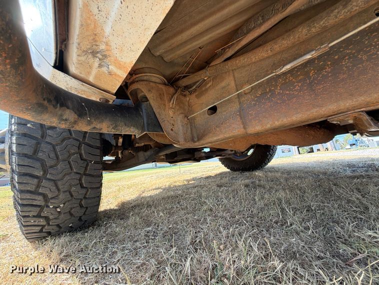 image for item EX0011 2008 Chevrolet Silverado 3500HD flatbed pickup truck