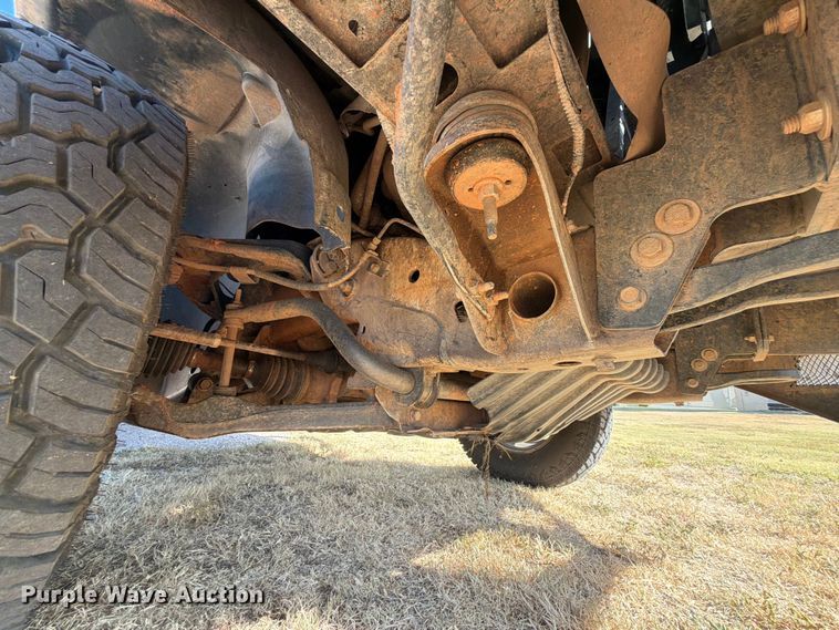image for item EX0011 2008 Chevrolet Silverado 3500HD flatbed pickup truck