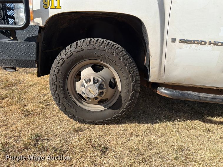 image for item EX0011 2008 Chevrolet Silverado 3500HD flatbed pickup truck