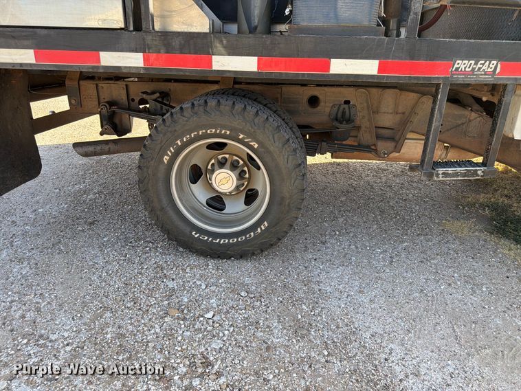 image for item EX0011 2008 Chevrolet Silverado 3500HD flatbed pickup truck