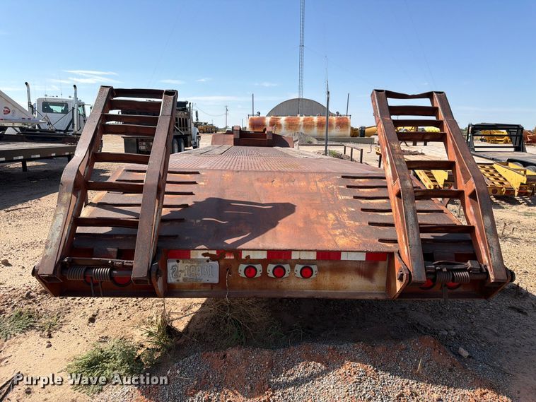 image for item EX0012 1997 Atoka Trailer Mfg. 20DE drop deck equipment trailer