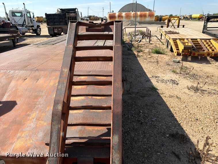 image for item EX0012 1997 Atoka Trailer Mfg. 20DE drop deck equipment trailer