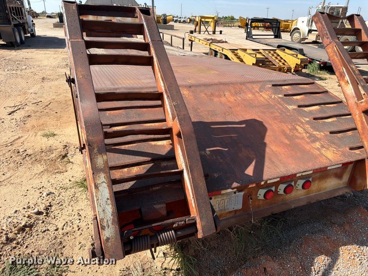image for item EX0012 1997 Atoka Trailer Mfg. 20DE drop deck equipment trailer