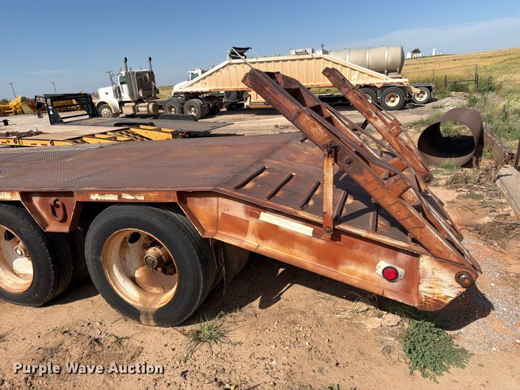 image for item EX0012 1997 Atoka Trailer Mfg. 20DE drop deck equipment trailer