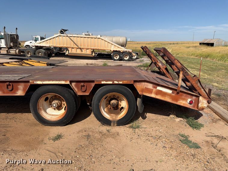 image for item EX0012 1997 Atoka Trailer Mfg. 20DE drop deck equipment trailer
