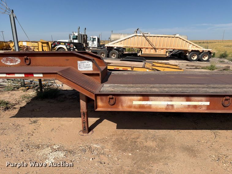 image for item EX0012 1997 Atoka Trailer Mfg. 20DE drop deck equipment trailer