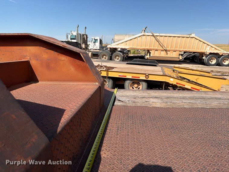 image for item EX0012 1997 Atoka Trailer Mfg. 20DE drop deck equipment trailer