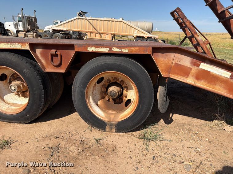 image for item EX0012 1997 Atoka Trailer Mfg. 20DE drop deck equipment trailer